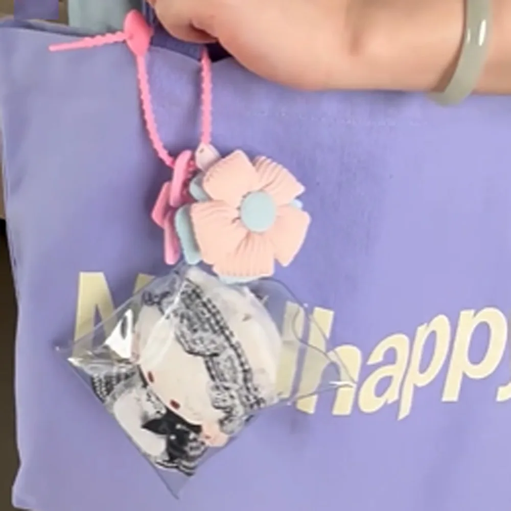 Цветочный брелок, прозрачная уличная сумка для куклы, прозрачная сумка для хранения кукол, легкая сумка для уличной куклы из ПВХ
Цветочный брелок, прозрачная уличная сумка для куклы, прозрачная сумка для хранения кукол, легкая сумка для уличной куклы из ПВХ