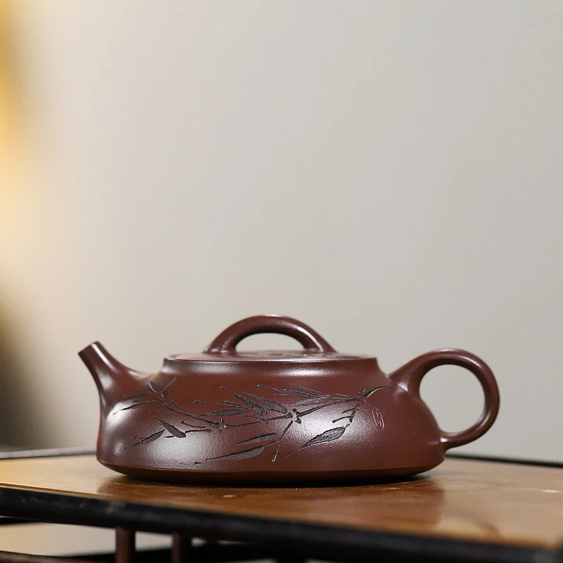 Handmade Yixing Purple Clay Teapot Famous Ore Bamboo Shadow Card Cover Household Kung Fu 160cc
Handmade Yixing Purple Clay Teapot Famous Ore Bamboo Shadow Card Cover Household Kung Fu 160cc