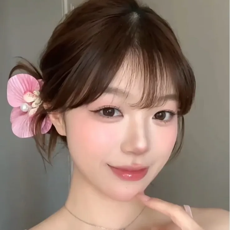 Flower Hair Clip Phalaenopsis Pearl Simulated Bloom Side Barrette for Photo Shoot Pure Elegant Daily Wear Premium
Flower Hair Clip Phalaenopsis Pearl Simulated Bloom Side Barrette for Photo Shoot Pure Elegant Daily Wear Premium