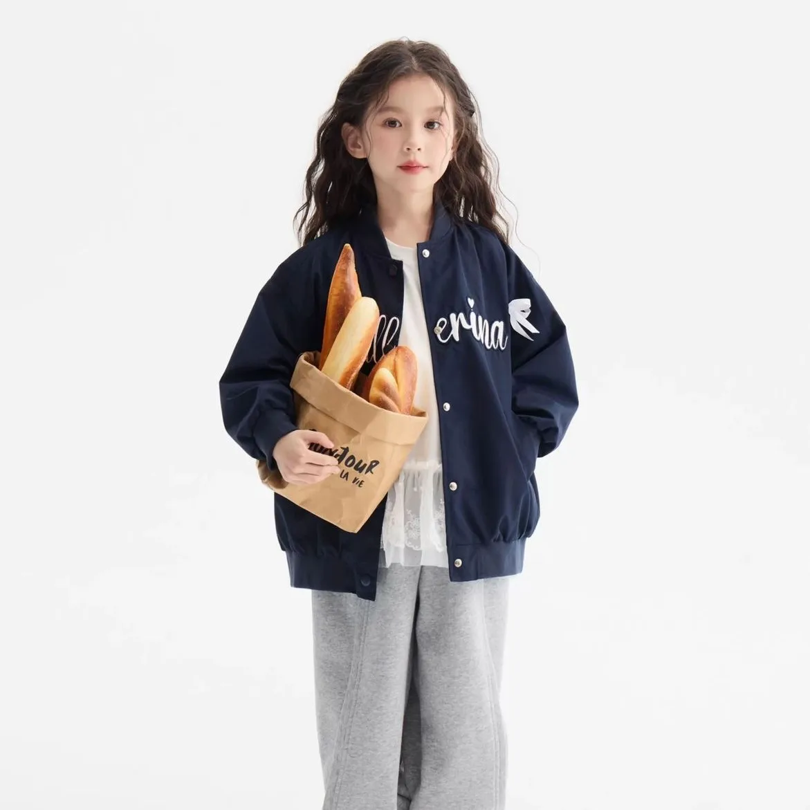Girls' Jacket 2025 Spring New Children's Korean Bow Long Sleeve Coat Large Children's Round Neck Baseball Jacket
Girls' Jacket 2025 Spring New Children's Korean Bow Long Sleeve Coat Large Children's Round Neck Baseball Jacket