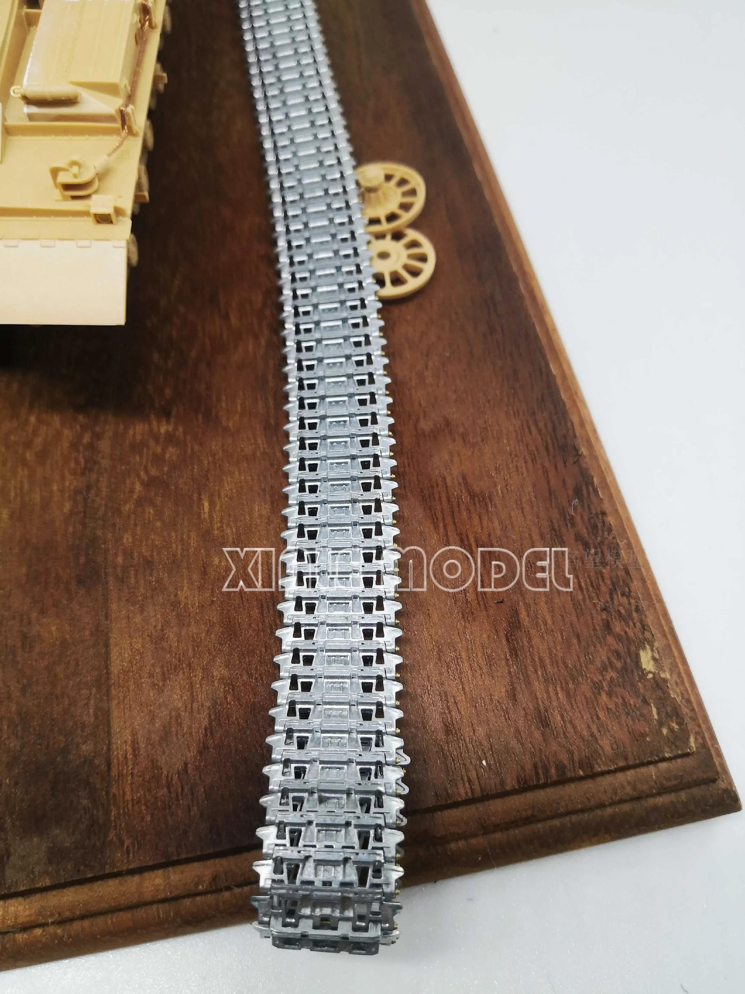 Sanxin model accessories 35024 Conqueror tank metal track with pins for AMUSING model 1/35
Sanxin model accessories 35024 Conqueror tank metal track with pins for AMUSING model 1/35
