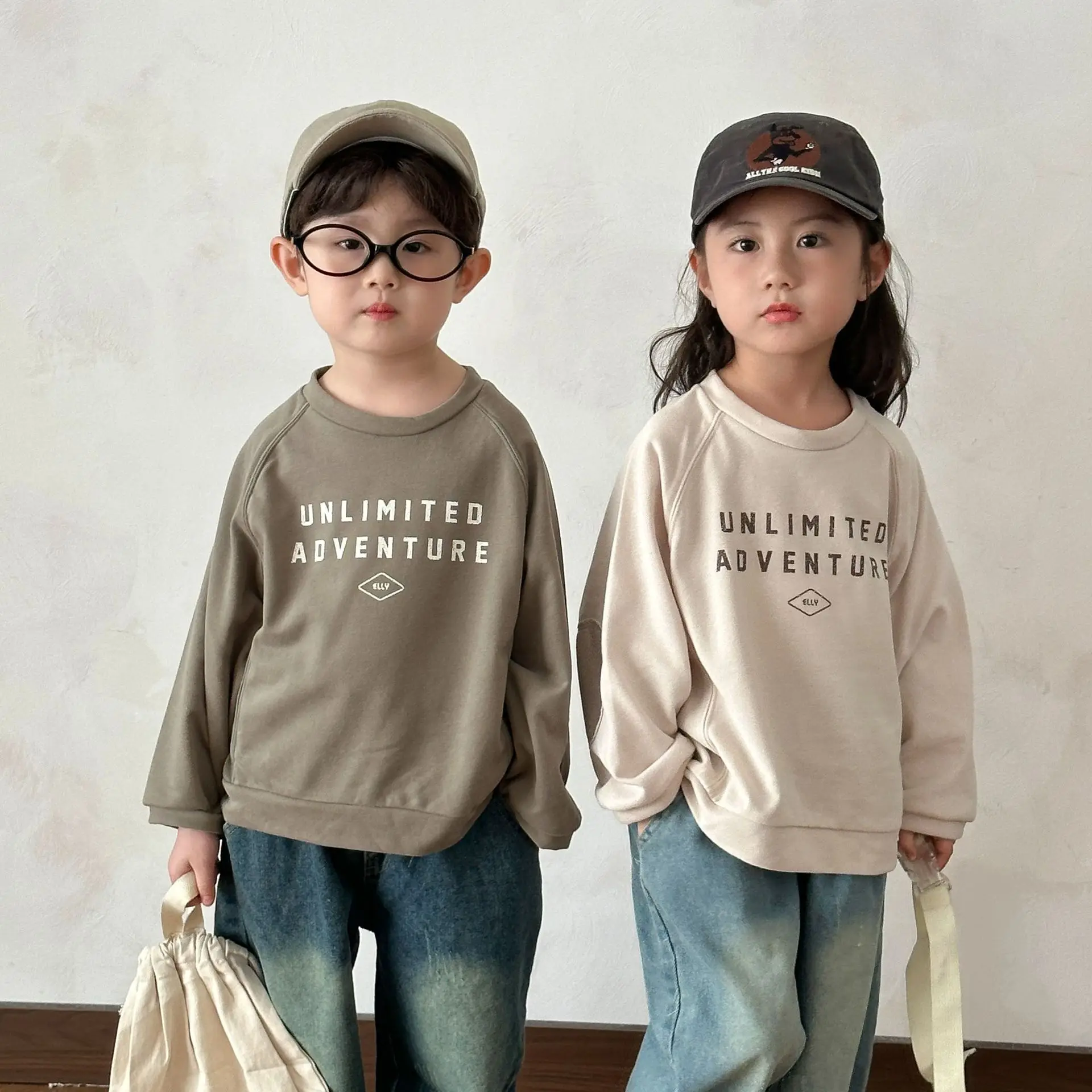 2025 Spring New Children Cotton Casual Sweatshirt Fashion Letter Print Baby Boys Girls Bottoming Shirts Kids Loose Pullover Tops
2025 Spring New Children Cotton Casual Sweatshirt Fashion Letter Print Baby Boys Girls Bottoming Shirts Kids Loose Pullover Tops