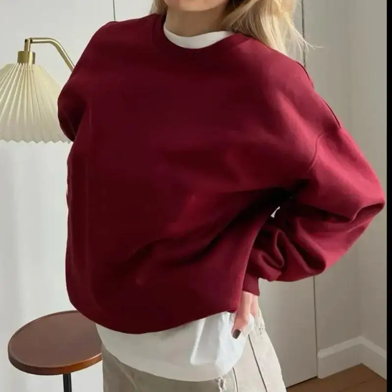 Американский уличный стиль: свободный свитшот с круглым вырезом для женщин, осенняя модная толстовка оверсайз, удобная, мягкая, из полиэстера.
Американский уличный стиль: свободный свитшот с круглым вырезом для женщин, осенняя модная толстовка оверсайз, удобная, мягкая, из полиэстера.