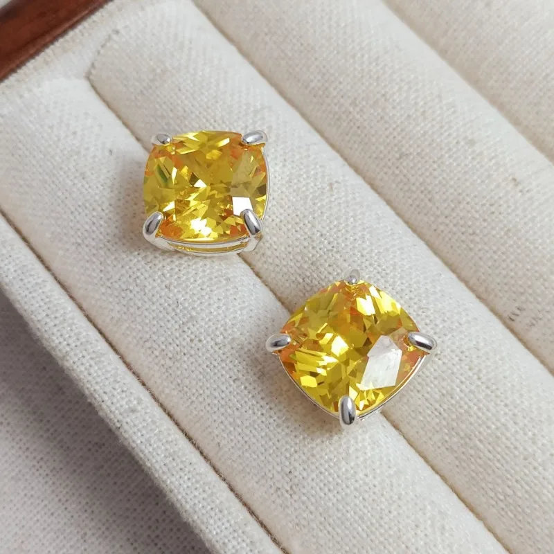 French Zircon Stud Earrings, High-end Color Square Stone Earrings, Women's Niche Design, Qingdao Earrings, Fashionable and Simpl
French Zircon Stud Earrings, High-end Color Square Stone Earrings, Women's Niche Design, Qingdao Earrings, Fashionable and Simpl