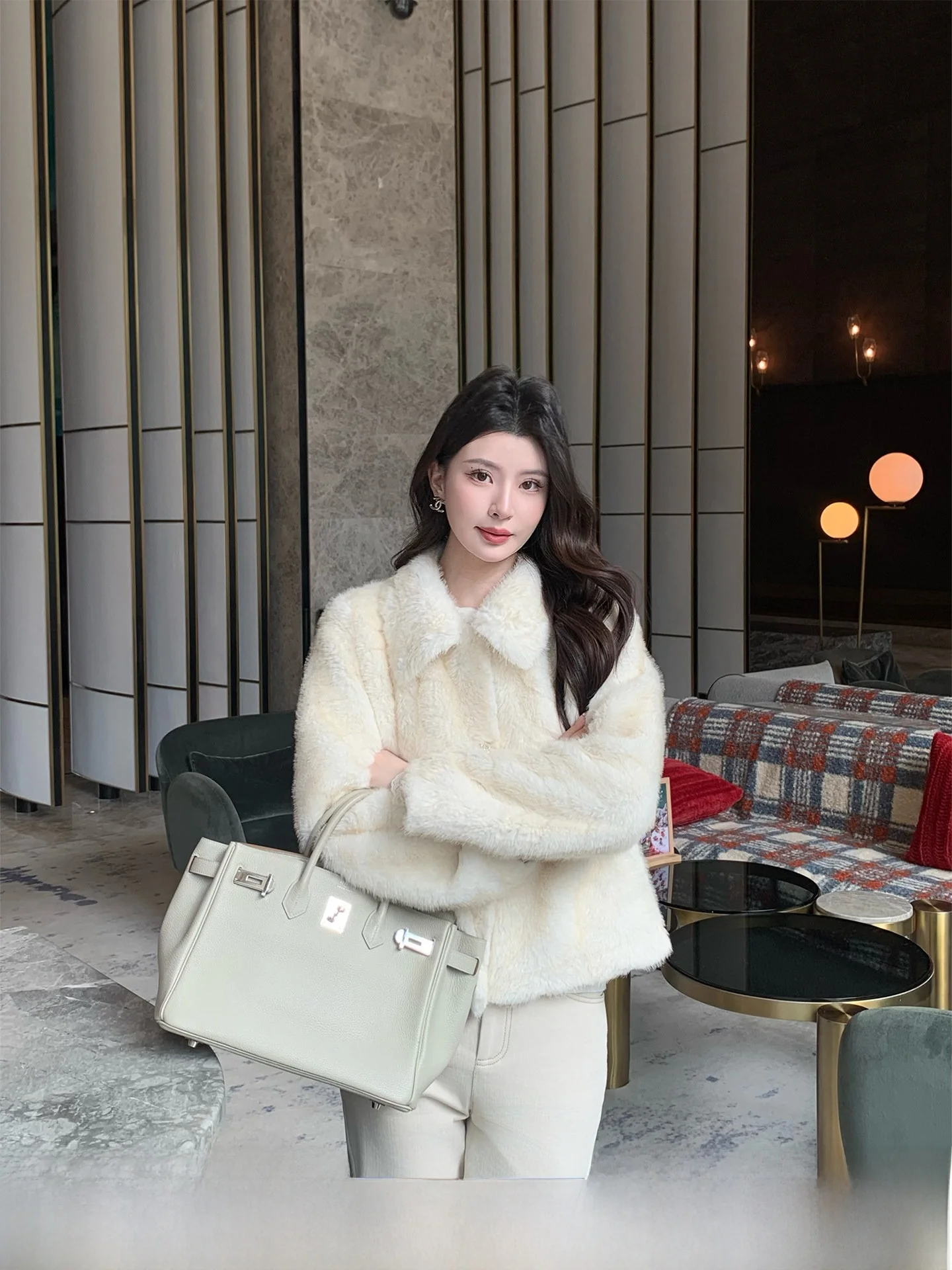 Зимнее утепленное меховое пальто Kun London для женщин: новая коллекция, экологичное, повседневное, класса люкс
Зимнее утепленное меховое пальто Kun London для женщин: новая коллекция, экологичное, повседневное, класса люкс