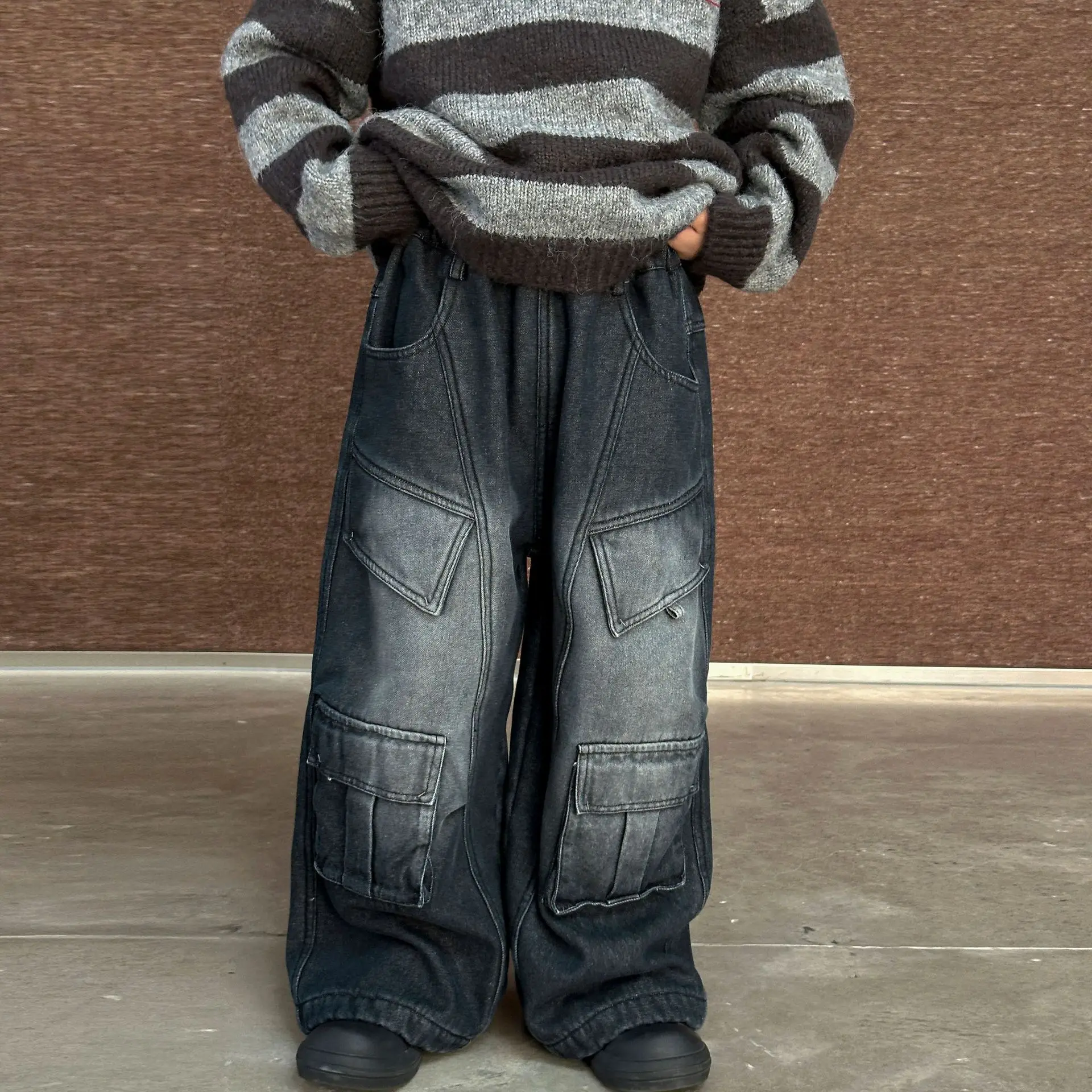 2025 Autumn and Winter New Boys' Velvet Jeans Children's Thickened Warm Loose Wide-leg Pants Tide
2025 Autumn and Winter New Boys' Velvet Jeans Children's Thickened Warm Loose Wide-leg Pants Tide