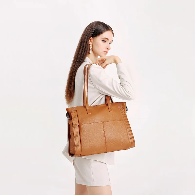Women Luxury Designer Large Casual Tote Shoulder Bag Genuine Leather Shoulder Messenger Crossbody Bag Soft Cowhide Shopping Bag
Women Luxury Designer Large Casual Tote Shoulder Bag Genuine Leather Shoulder Messenger Crossbody Bag Soft Cowhide Shopping Bag