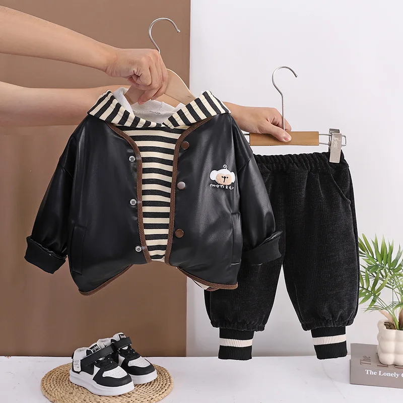 Комплекты плотной одежды для мальчиков, зима 2025 г., детские кожаные куртки, толстовки, брюки, толстовки из 3 предметов, пальто, костюм для малышей, спортивные костюмы для детей
Комплекты плотной одежды для мальчиков, зима 2025 г., детские кожаные куртки, толстовки, брюки, толстовки из 3 предметов, пальто, костюм для малышей, спортивные костюмы для детей