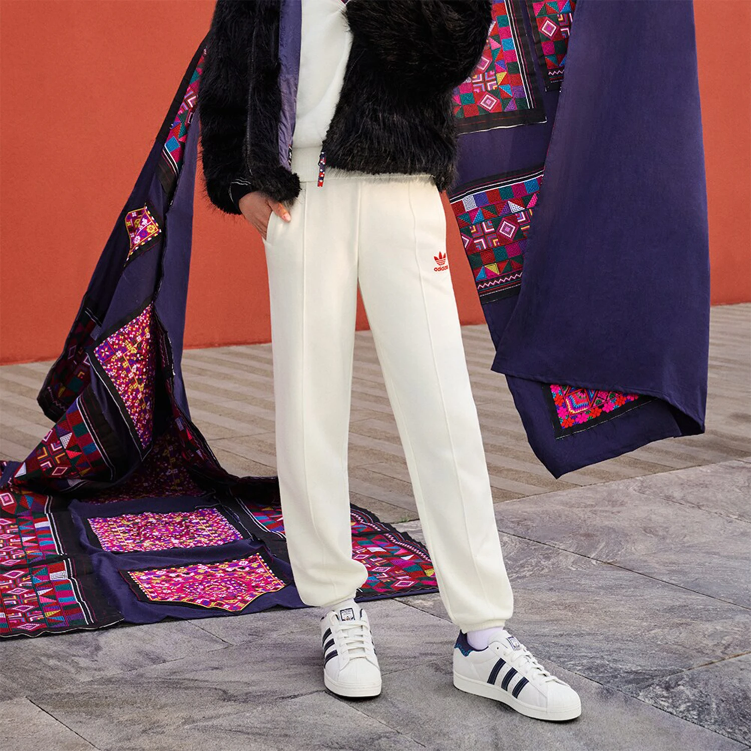 Adidas genuine genuine Women's Loose Knit Jogger Pants IX4238
Adidas genuine genuine Women's Loose Knit Jogger Pants IX4238