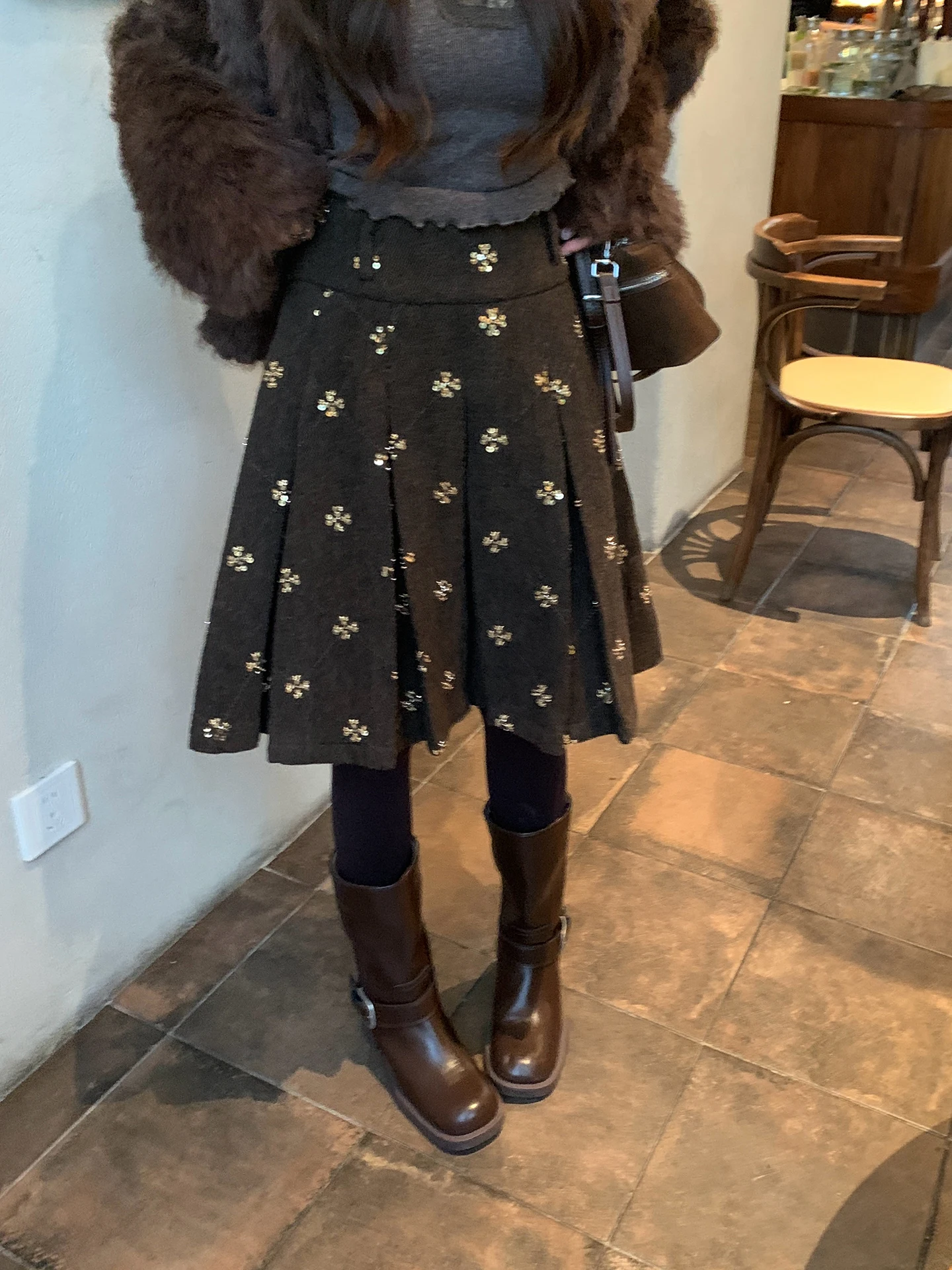 High Waist A-Line Midi Skirt Coffee Color Woolen Pleated Slimming Winter New Sle Commuter Korean Version Polyester Fiber
High Waist A-Line Midi Skirt Coffee Color Woolen Pleated Slimming Winter New Sle Commuter Korean Version Polyester Fiber