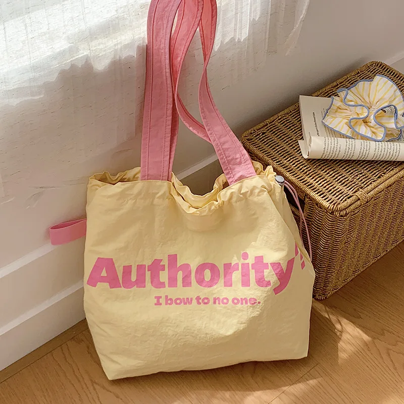 Contrast Color Letter Drawstring Nylon Shoulder Bags for Women Large Capacity Ladies Tote Bag Trendy Student Class Book Handbag
Contrast Color Letter Drawstring Nylon Shoulder Bags for Women Large Capacity Ladies Tote Bag Trendy Student Class Book Handbag