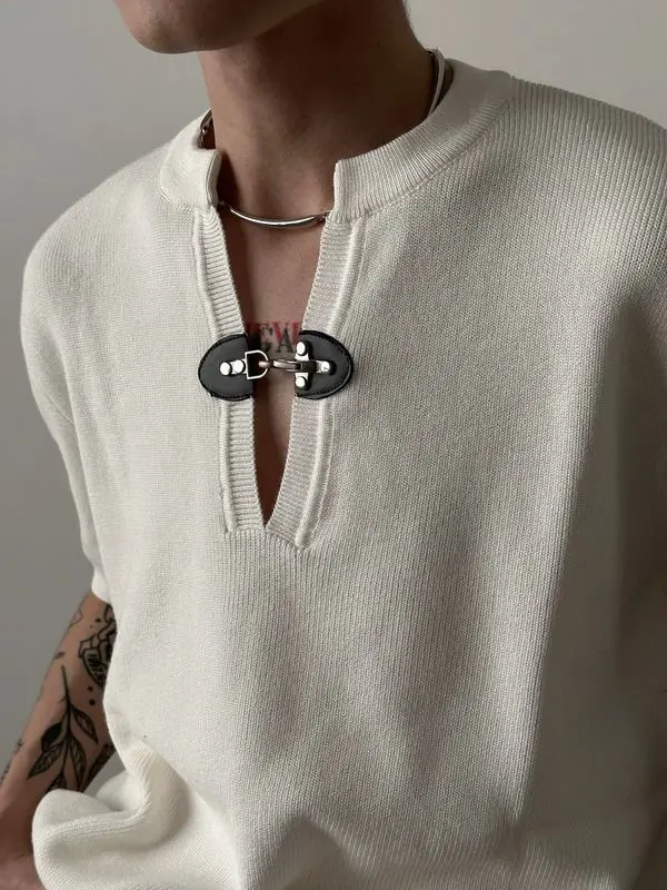 American Retro Metal Button V-neck Knitted Short Sleeved T-shirt for Men's Summer Trend High-end and Niche Design Top
American Retro Metal Button V-neck Knitted Short Sleeved T-shirt for Men's Summer Trend High-end and Niche Design Top