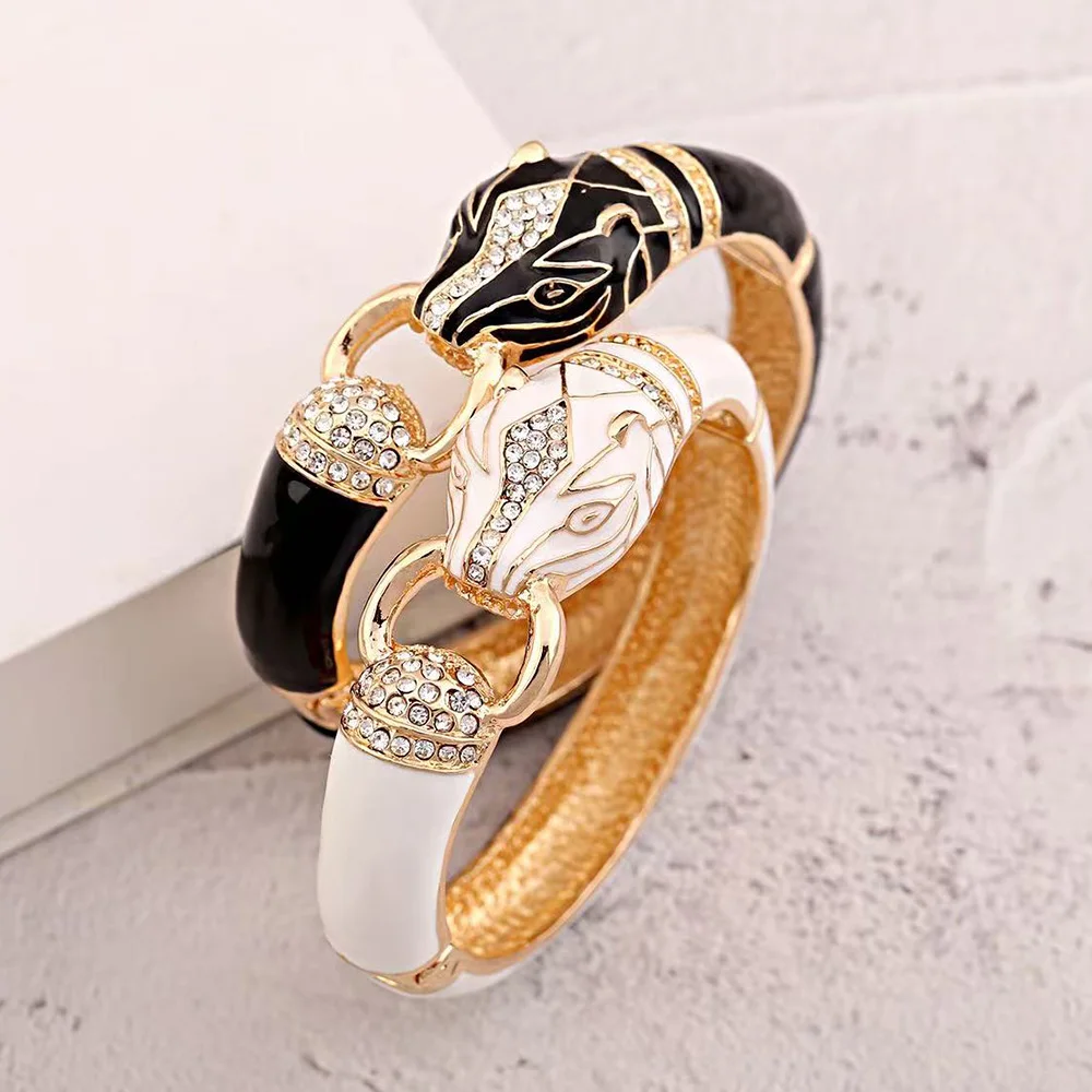 Hot selling product leopard bracelet with baking paint craftsmanship, trendy personality, versatile party women's accessories
Hot selling product leopard bracelet with baking paint craftsmanship, trendy personality, versatile party women's accessories