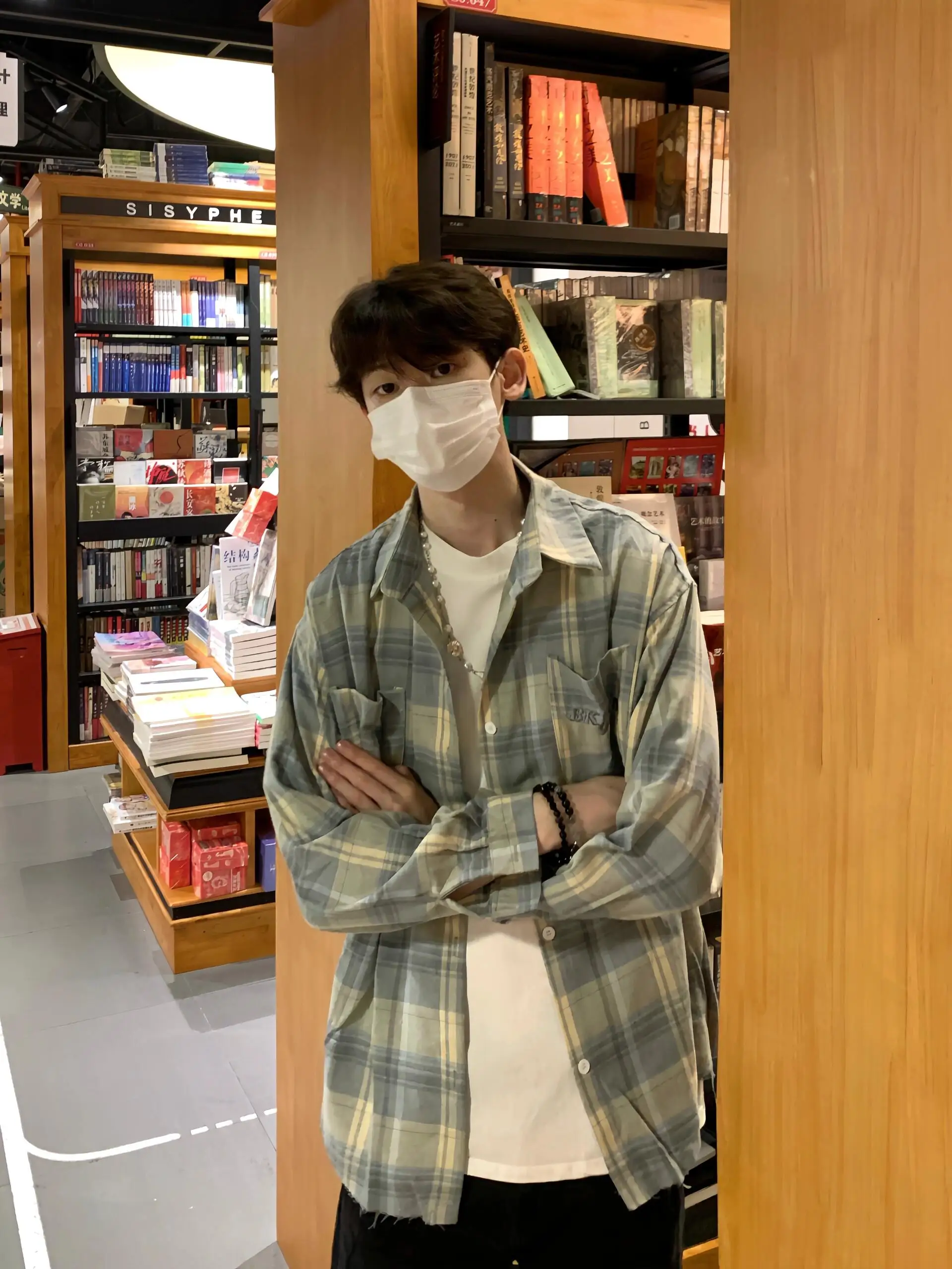 Мужская повседневная свободная куртка в клетку в американском уличном стиле, универсальная, модная, с откидным воротником, для повседневной носки, на все сезоны
Мужская повседневная свободная куртка в клетку в американском уличном стиле, универсальная, модная, с откидным воротником, для повседневной носки, на все сезоны