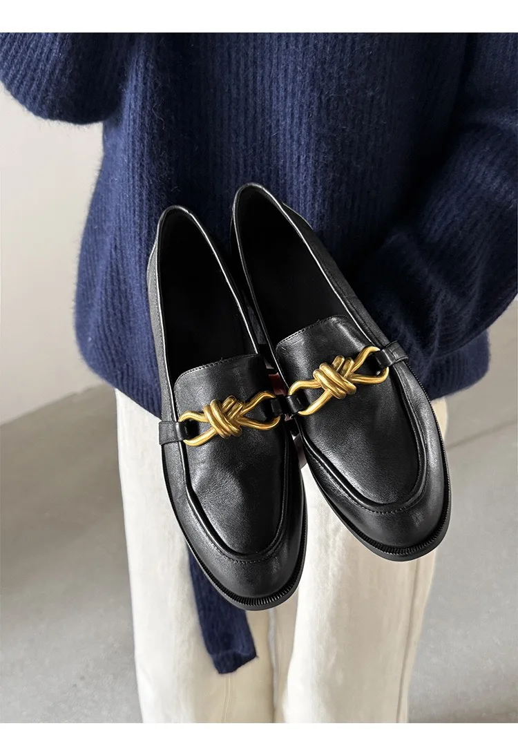 Spring and Summer New Women's Fashionable Metal Knot Buckle Low Heel Round Toe Single Shoes Slip On Elegant Versatile Loafers
Spring and Summer New Women's Fashionable Metal Knot Buckle Low Heel Round Toe Single Shoes Slip On Elegant Versatile Loafers