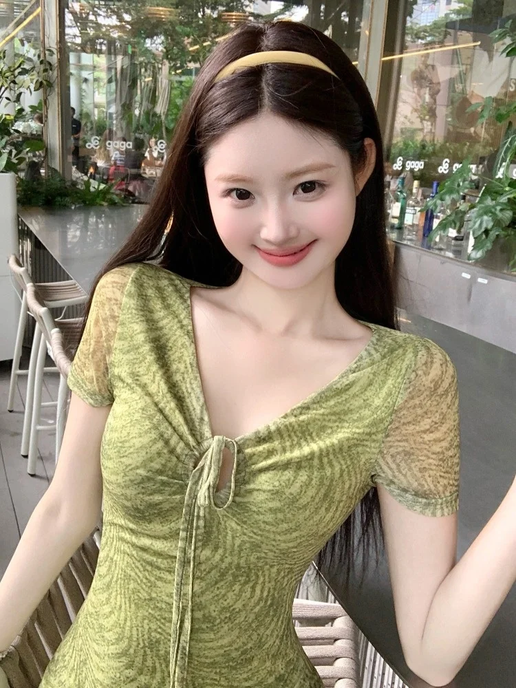 Elegant Green Short Sleeve Women's Dress Slimming Long Design Summer New Style Korean High Waist Online Exclusive V-neck Dress
Elegant Green Short Sleeve Women's Dress Slimming Long Design Summer New Style Korean High Waist Online Exclusive V-neck Dress