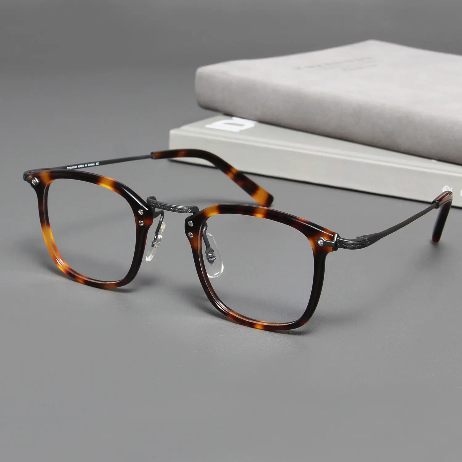 Vintage Titanium Acetate Square Men's Eyewear High Quality Retro Eyeglasses Women Japanese Classic Handmade Unisex Glasses Frame
Vintage Titanium Acetate Square Men's Eyewear High Quality Retro Eyeglasses Women Japanese Classic Handmade Unisex Glasses Frame