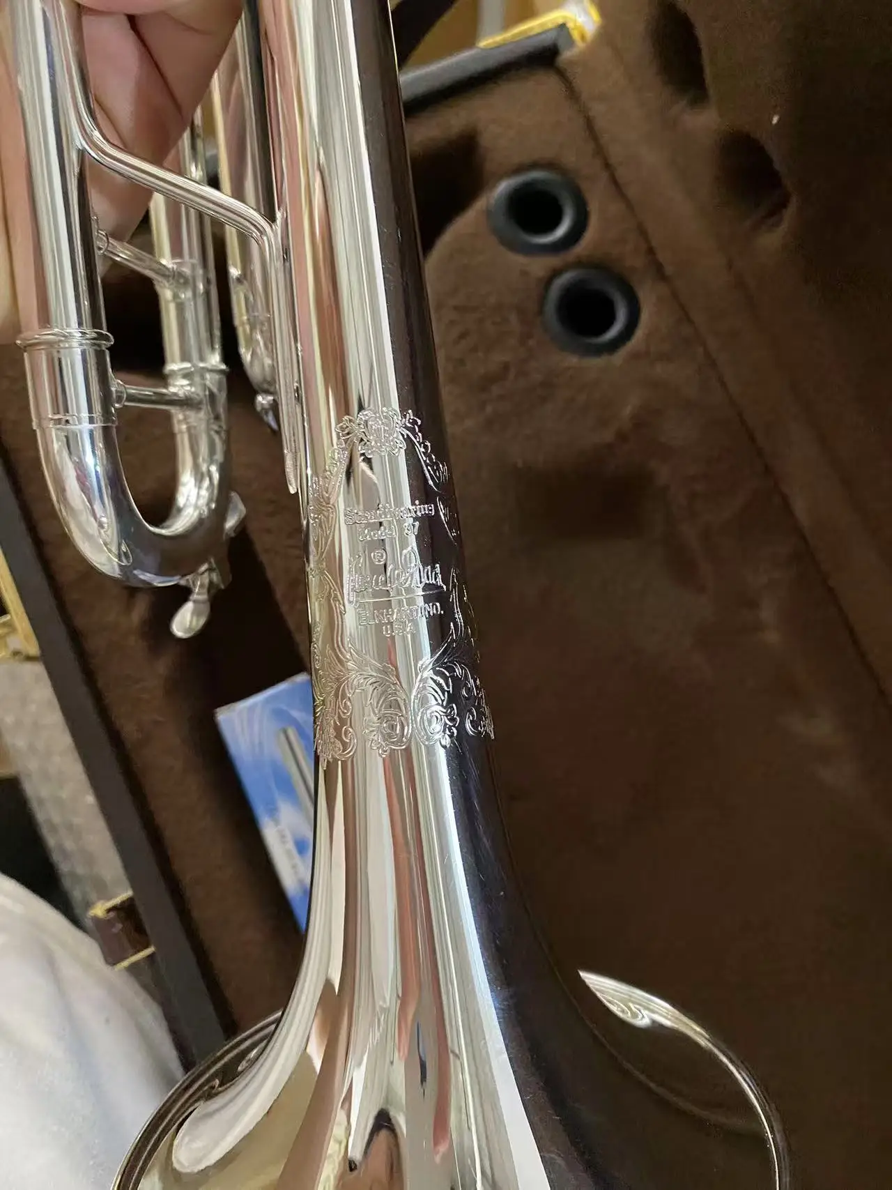 Premium classic silver-plated 37 trumpet in B-flat tone, sound quality, transparent and bright, professional-grade instrument
Premium classic silver-plated 37 trumpet in B-flat tone, sound quality, transparent and bright, professional-grade instrument