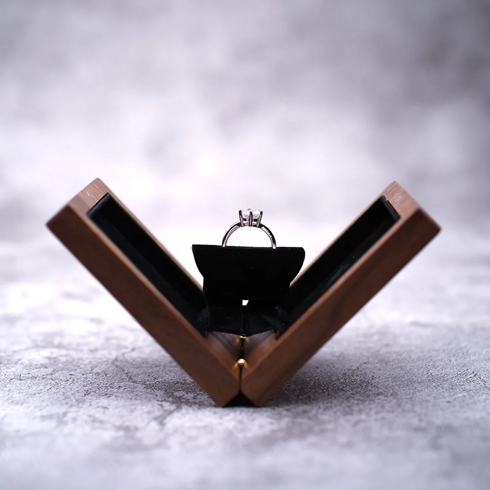 Solid Wood Rotate Proposal Ring Box Shopping Mall Shopping Mall Jewelry Retro Packaging Box Wedding Anniversary Gift Display Box
Solid Wood Rotate Proposal Ring Box Shopping Mall Shopping Mall Jewelry Retro Packaging Box Wedding Anniversary Gift Display Box