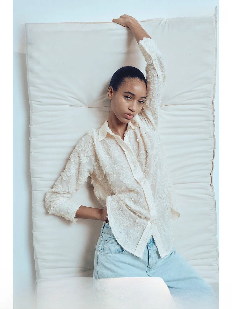 Женская приталенная рубашка H&M с длинным рукавом, весенняя модная модель с текстурой, для повседневной носки, с острым воротником, 93743, однотонная, из полиэстера
Женская приталенная рубашка H&M с длинным рукавом, весенняя модная модель с текстурой, для повседневной носки, с острым воротником, 93743, однотонная, из полиэстера