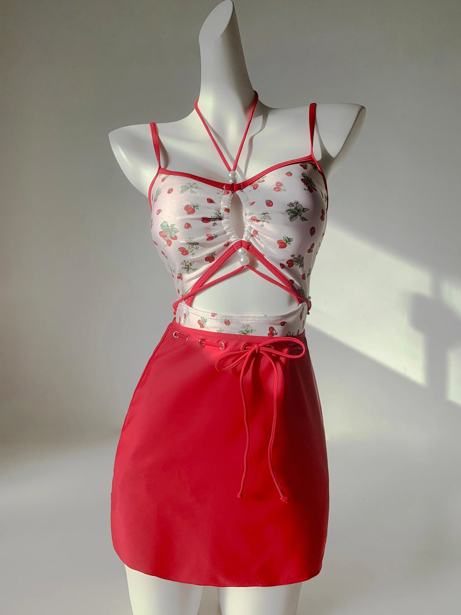 Красный слитный купальник Red Cherry для женщин, сексуальный, на бретельках, для горячих источников, пляжный, повседневный, из нейлона и спандекса
Красный слитный купальник Red Cherry для женщин, сексуальный, на бретельках, для горячих источников, пляжный, повседневный, из нейлона и спандекса