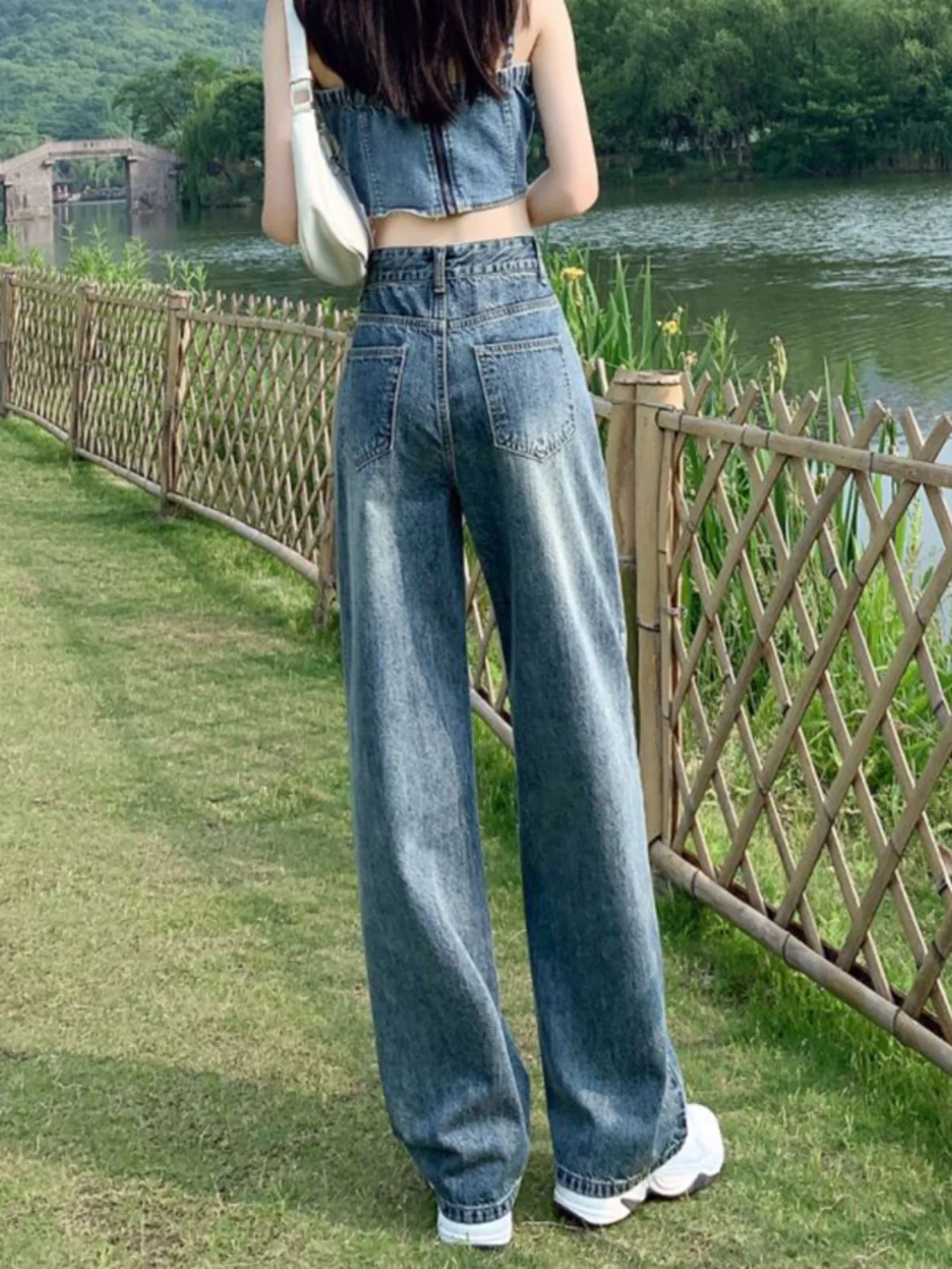 Retro Blue Faded High Waist Wide Leg Jeans Women Summer New Loose Slim Straight Floor-Length Pants Commute Style Coated Denim
Retro Blue Faded High Waist Wide Leg Jeans Women Summer New Loose Slim Straight Floor-Length Pants Commute Style Coated Denim