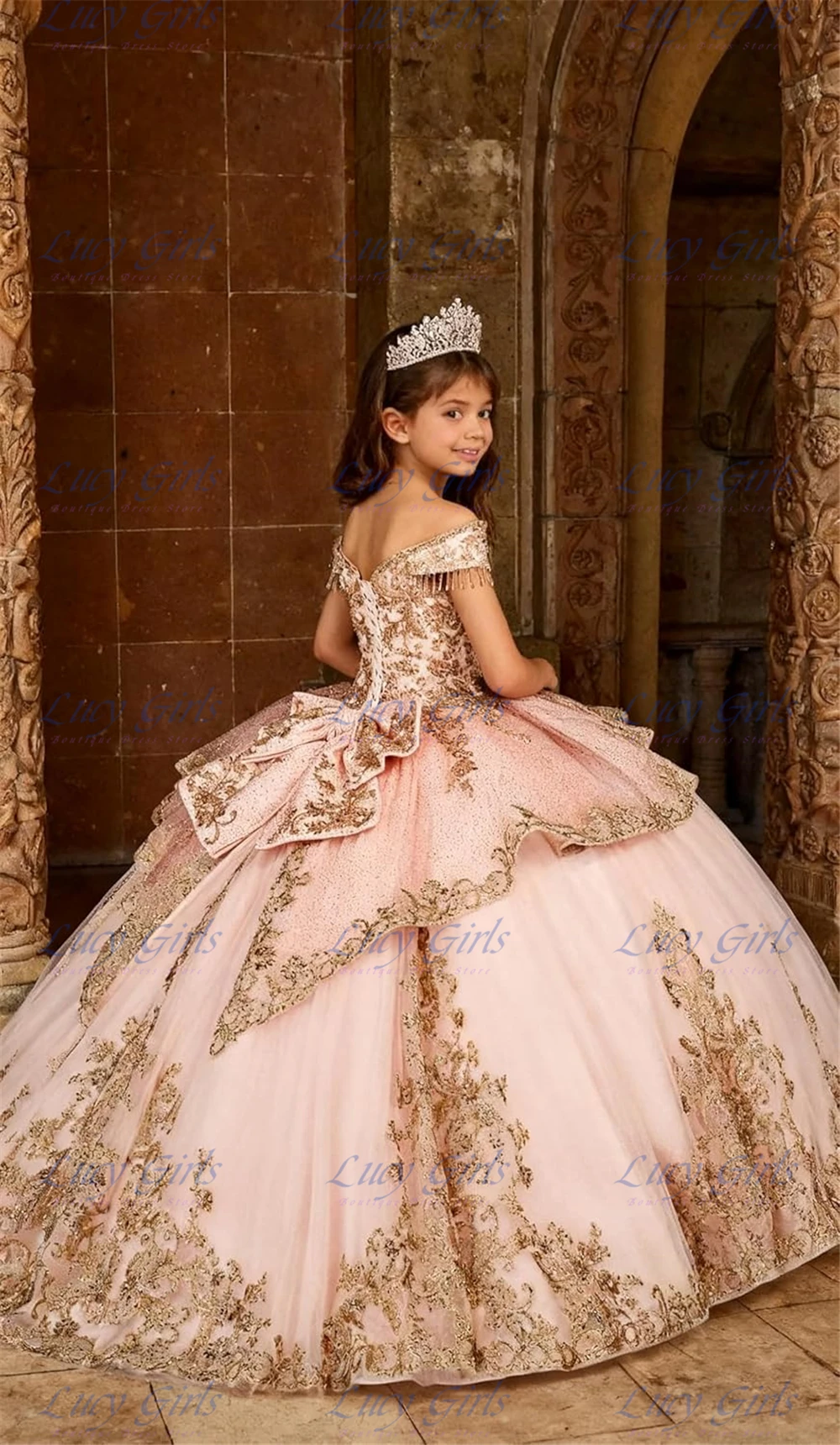 Luxurious Flower Girl Dress Gold Applique Pink with Tassels Crystal Girls Ball Gown Off Shoulder Girls Pageant Dress with Bow
Luxurious Flower Girl Dress Gold Applique Pink with Tassels Crystal Girls Ball Gown Off Shoulder Girls Pageant Dress with Bow