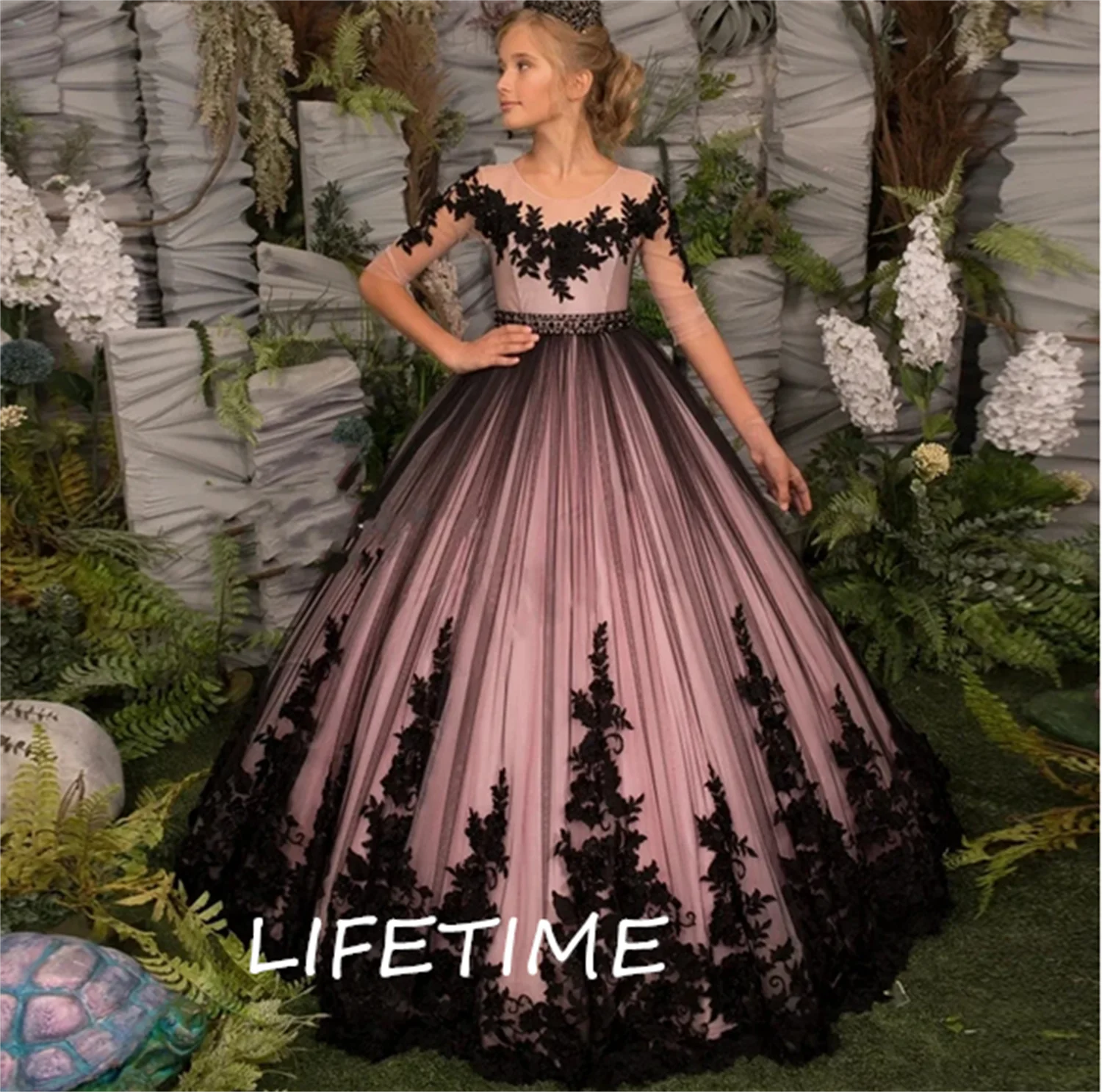 Fancy Black A Line Flower Girl Dress Appliqued Lace Sheer Neck Wedding Party Gown for Girls Costumes First Communion Dress
Fancy Black A Line Flower Girl Dress Appliqued Lace Sheer Neck Wedding Party Gown for Girls Costumes First Communion Dress