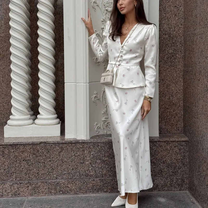 Tsiisd Premium Floral Print Women's Skirt Sets V Neck Cardigan High Waist Maxi Skirt Elegant Party Sets Female Outfits New 2026
Tsiisd Premium Floral Print Women's Skirt Sets V Neck Cardigan High Waist Maxi Skirt Elegant Party Sets Female Outfits New 2026