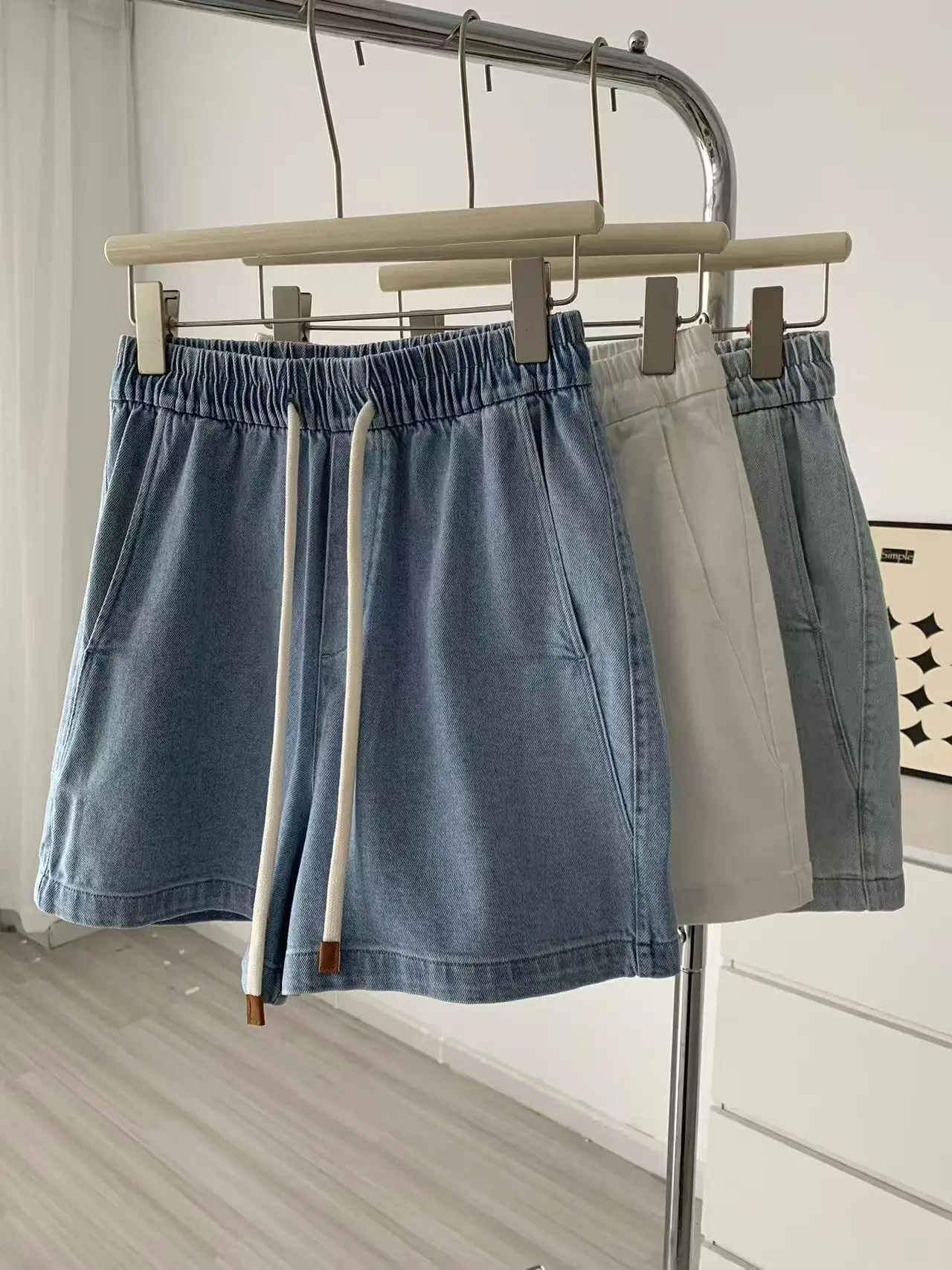 Korean Style Elastic Waist Drawstring Denim Shorts Women Summer Solid Versatile A-Line Wide Leg Shorts Loose Casual Jean Shorts
Korean Style Elastic Waist Drawstring Denim Shorts Women Summer Solid Versatile A-Line Wide Leg Shorts Loose Casual Jean Shorts