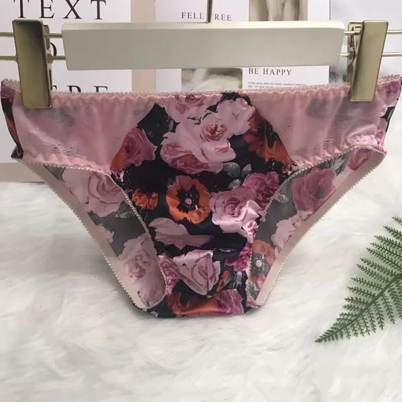 Men's Sexy Satin Silk Floral Briefs Sissy Cross-dressing Lace Low-waisted Silky Touch Panties Couple BF Erotic Underpants
Men's Sexy Satin Silk Floral Briefs Sissy Cross-dressing Lace Low-waisted Silky Touch Panties Couple BF Erotic Underpants
