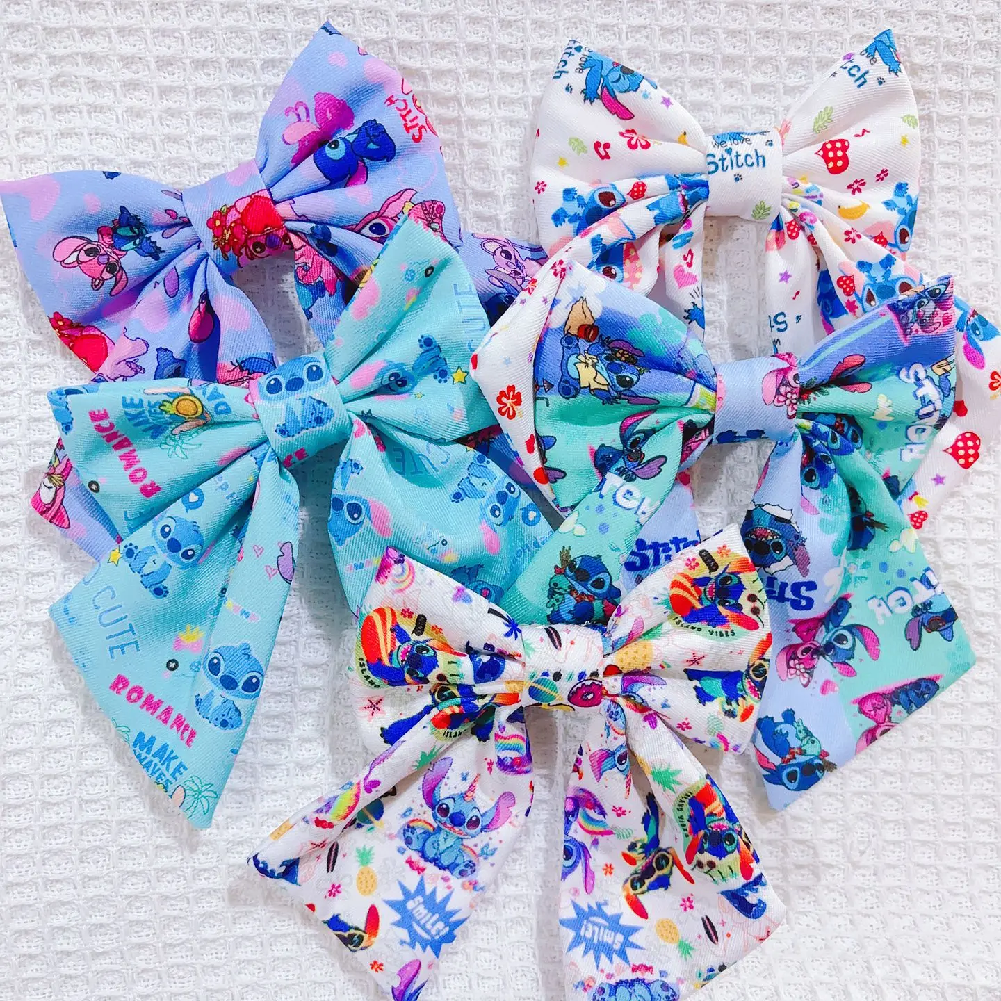 Аксессуары для волос с героями мультфильмов Disney Stitch, заколка для волос, украшение для головы, милые кавайные аксессуары для девочек, износостойкий подарок на день рождения
Аксессуары для волос с героями мультфильмов Disney Stitch, заколка для волос, украшение для головы, милые кавайные аксессуары для девочек, износостойкий подарок на день рождения