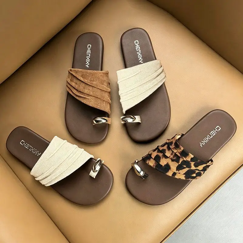 Dopamine Fashion Versatile Slippers Women's Outdoor Summer New Casual Comfortable Flat Bottom Toe Post Slippers
Dopamine Fashion Versatile Slippers Women's Outdoor Summer New Casual Comfortable Flat Bottom Toe Post Slippers