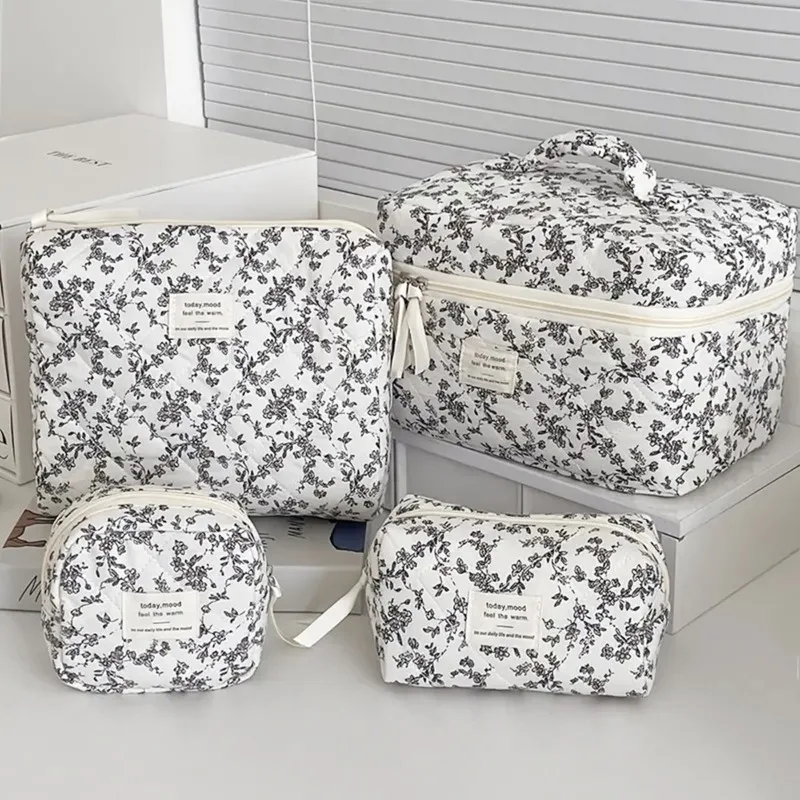 4pcs Retro Black White Floral Cosmetic Bag Large Capacity Portable Travel Toiletry Storage Bag
4pcs Retro Black White Floral Cosmetic Bag Large Capacity Portable Travel Toiletry Storage Bag