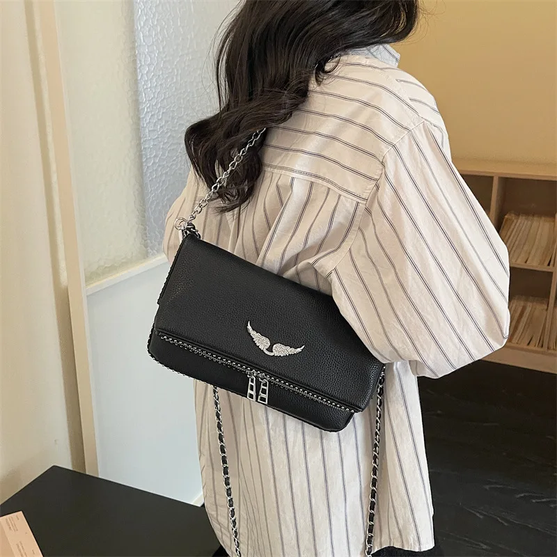 Luxe Vintage Commute Square Bag, Roomy Interior with Adjustable Strap, Everyday Chic, New 2026
Luxe Vintage Commute Square Bag, Roomy Interior with Adjustable Strap, Everyday Chic, New 2026