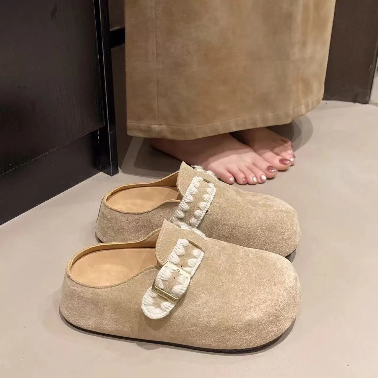 Women's Thick Heel Slip-On Clogs Spring Outdoor Wear 2026 New Style Flat Shoes Comfortable Indoor Home Slippers Casual Footwear
Women's Thick Heel Slip-On Clogs Spring Outdoor Wear 2026 New Style Flat Shoes Comfortable Indoor Home Slippers Casual Footwear