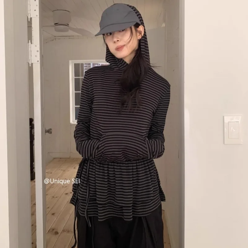 Корейская ретро плиссированная футболка с капюшоном и длинными рукавами на шнуровке, женская осень 2022, новые повседневные топы в полоску контрастного цвета High Street
Корейская ретро плиссированная футболка с капюшоном и длинными рукавами на шнуровке, женская осень 2022, новые повседневные топы в полоску контрастного цвета High Street