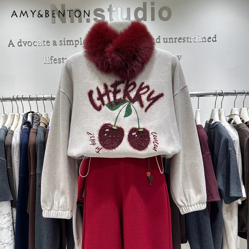 Winter Fleece Sweatshirt For Women's 2025 New European Style Heavy Embroidery Fruit Pattern Loose Pullover Crew Neck Sudaderas
Winter Fleece Sweatshirt For Women's 2025 New European Style Heavy Embroidery Fruit Pattern Loose Pullover Crew Neck Sudaderas