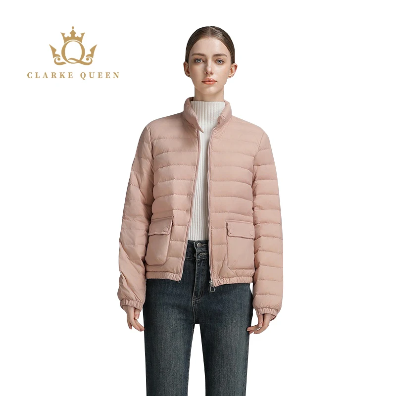 CLARKE QUEEN Lightweight Short Winter Duck Down Jacket Women Tops Puffer White Pink Black Solid Warm Parka Coat With Pockets
CLARKE QUEEN Lightweight Short Winter Duck Down Jacket Women Tops Puffer White Pink Black Solid Warm Parka Coat With Pockets