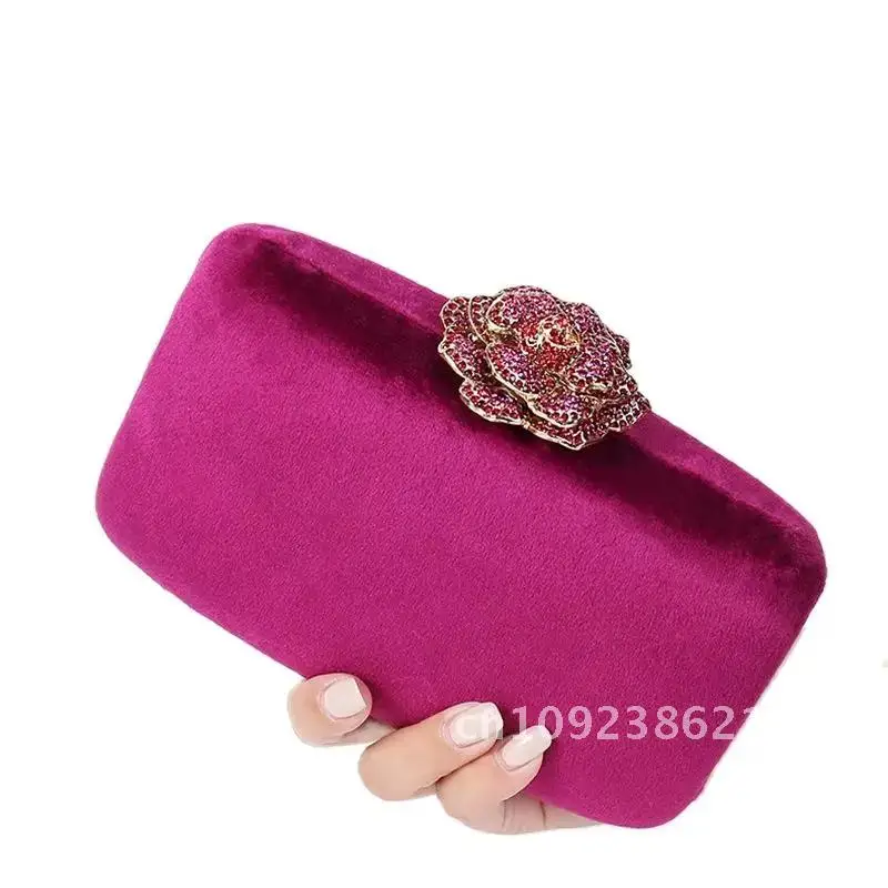 2023 Velvet Clutch Bag Diamond Flower Lock Elegant Evening Clutch Wedding Bag Chain Shipping Drop Designer Luxury Purse
2023 Velvet Clutch Bag Diamond Flower Lock Elegant Evening Clutch Wedding Bag Chain Shipping Drop Designer Luxury Purse