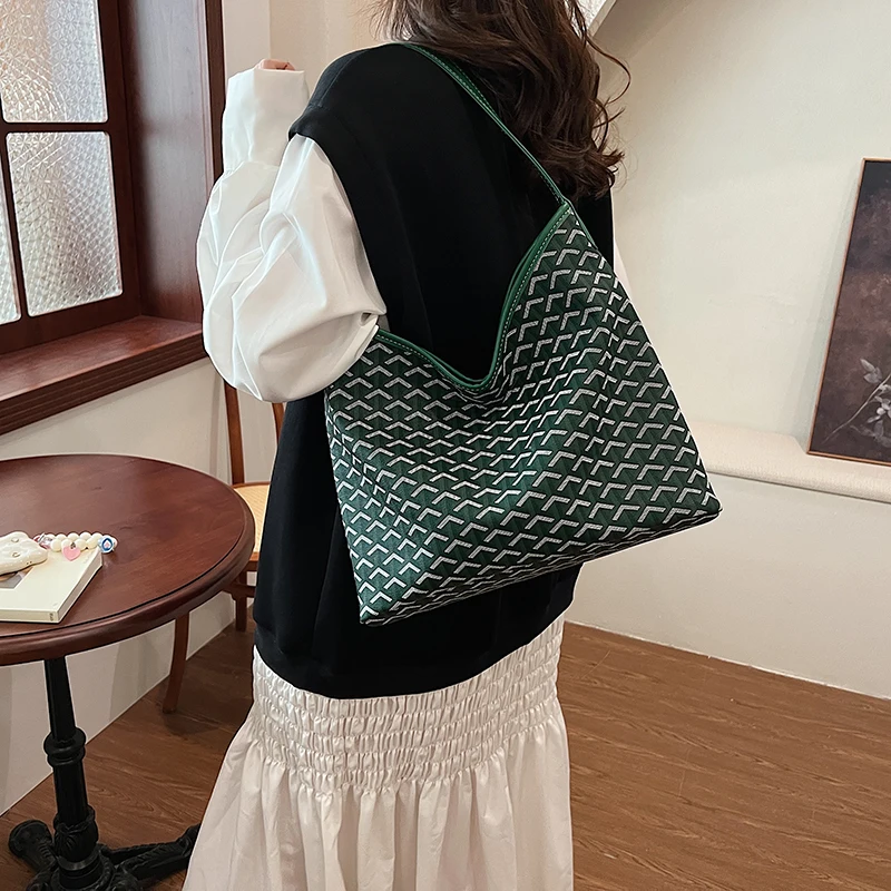 Женская сумка-тоут высокого класса в стиле ретро, большая вместимость, искусственная кожа премиум-класса, зимний стиль, нишевый дизайн с винтажной пряжкой, изысканный
Женская сумка-тоут высокого класса в стиле ретро, большая вместимость, искусственная кожа премиум-класса, зимний стиль, нишевый дизайн с винтажной пряжкой, изысканный