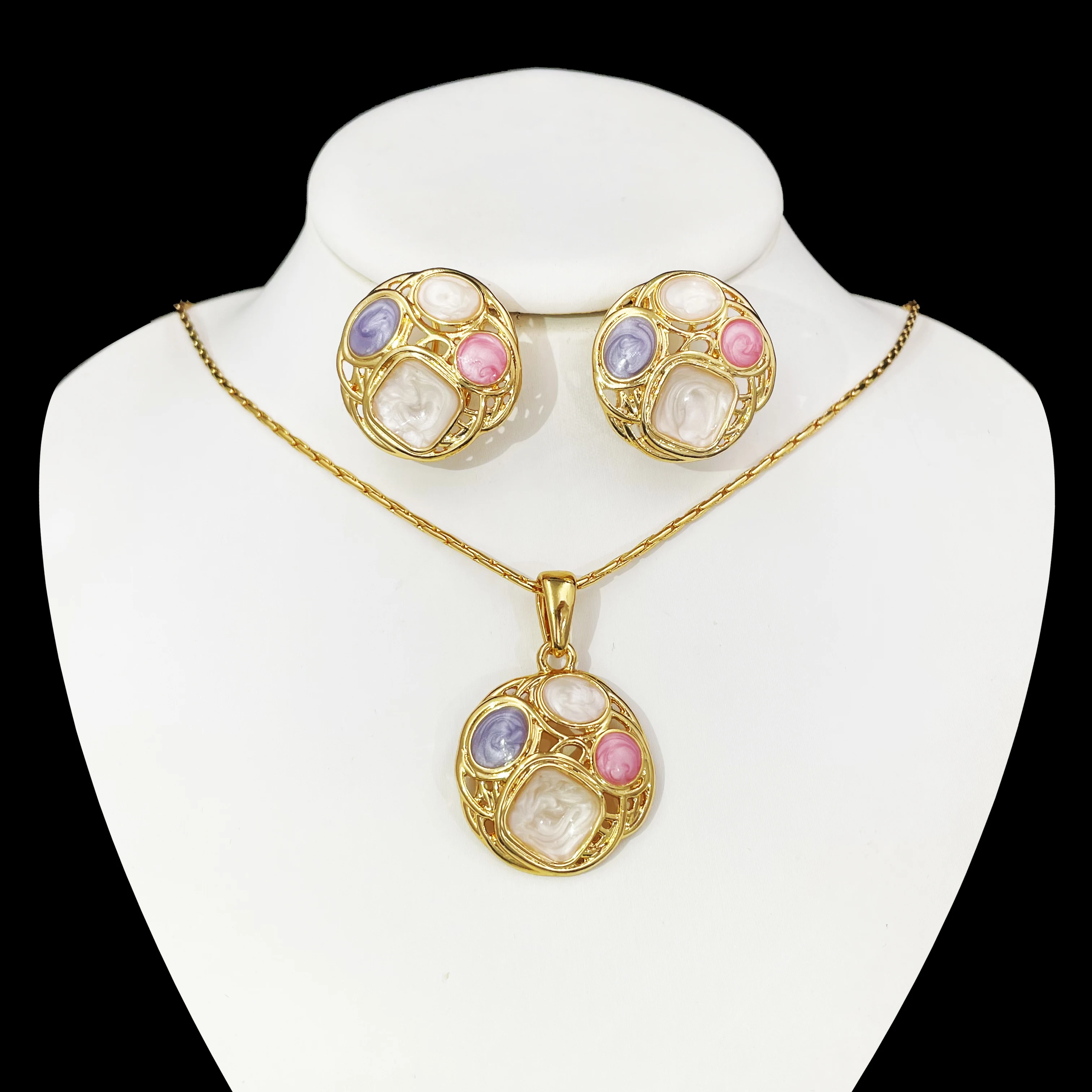 Fashion little Pendant Necklace And Earrings Set Gold Plated 3PCS Choker Set Jewelry Trending Wedding Party Gift
Fashion little Pendant Necklace And Earrings Set Gold Plated 3PCS Choker Set Jewelry Trending Wedding Party Gift
