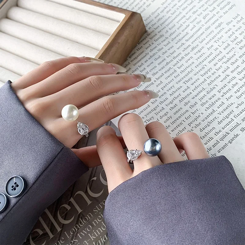 Новое элитное ювелирное изделие: кольцо из позолоченной платины с жемчугом, простой повседневный стиль, женское, 12 мм
Новое элитное ювелирное изделие: кольцо из позолоченной платины с жемчугом, простой повседневный стиль, женское, 12 мм