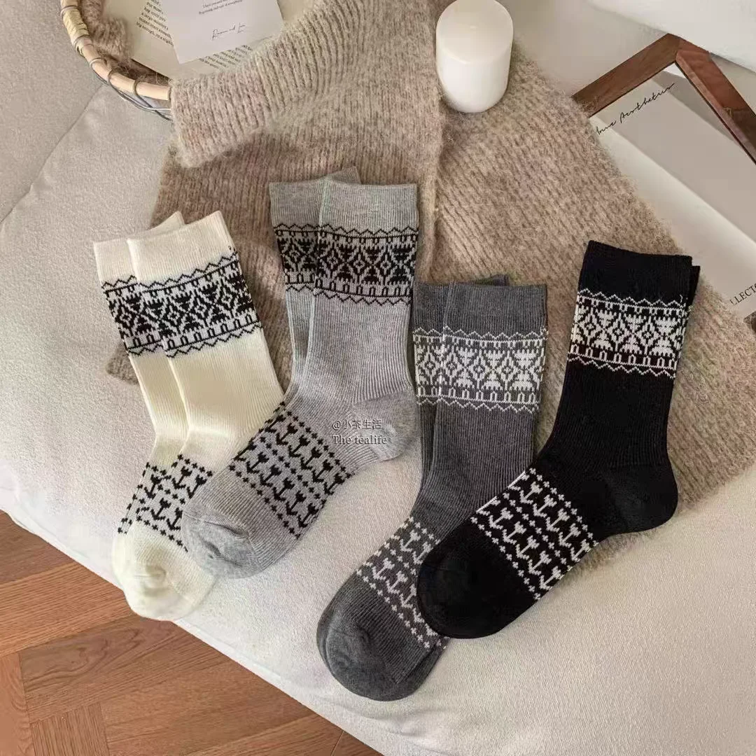 Женские осенние и зимние утепленные теплые шерстяные носки в народном стиле в стиле ретро в скандинавском стиле, рождественские подарки
Женские осенние и зимние утепленные теплые шерстяные носки в народном стиле в стиле ретро в скандинавском стиле, рождественские подарки