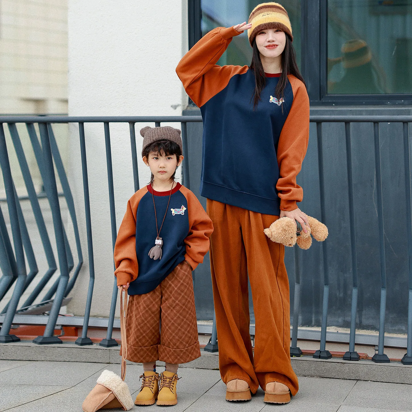 2025 Family Matching Sweatshirts 3-4 People Korean Style Mom & Kids Long Sleeve Round Neck Tops Parent Child Matching Clothes
2025 Family Matching Sweatshirts 3-4 People Korean Style Mom & Kids Long Sleeve Round Neck Tops Parent Child Matching Clothes