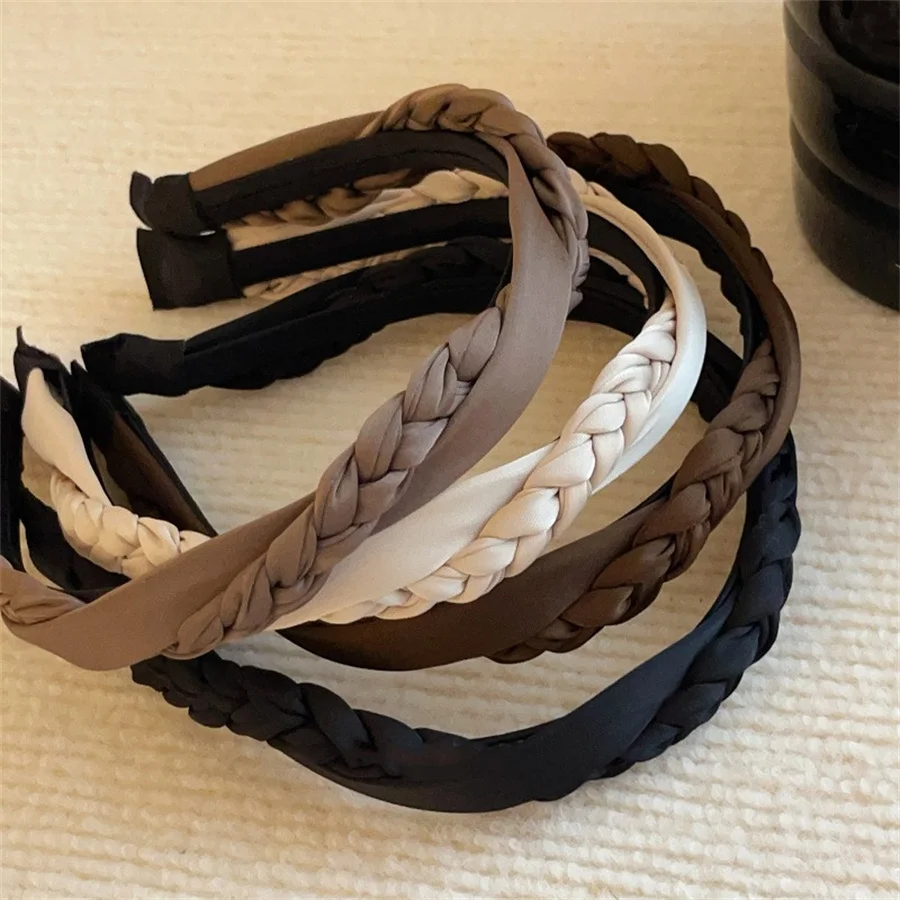 Korean creative design satin wide edge twist cross high cranial headband women's fashionable versatile French hair accessories
Korean creative design satin wide edge twist cross high cranial headband women's fashionable versatile French hair accessories