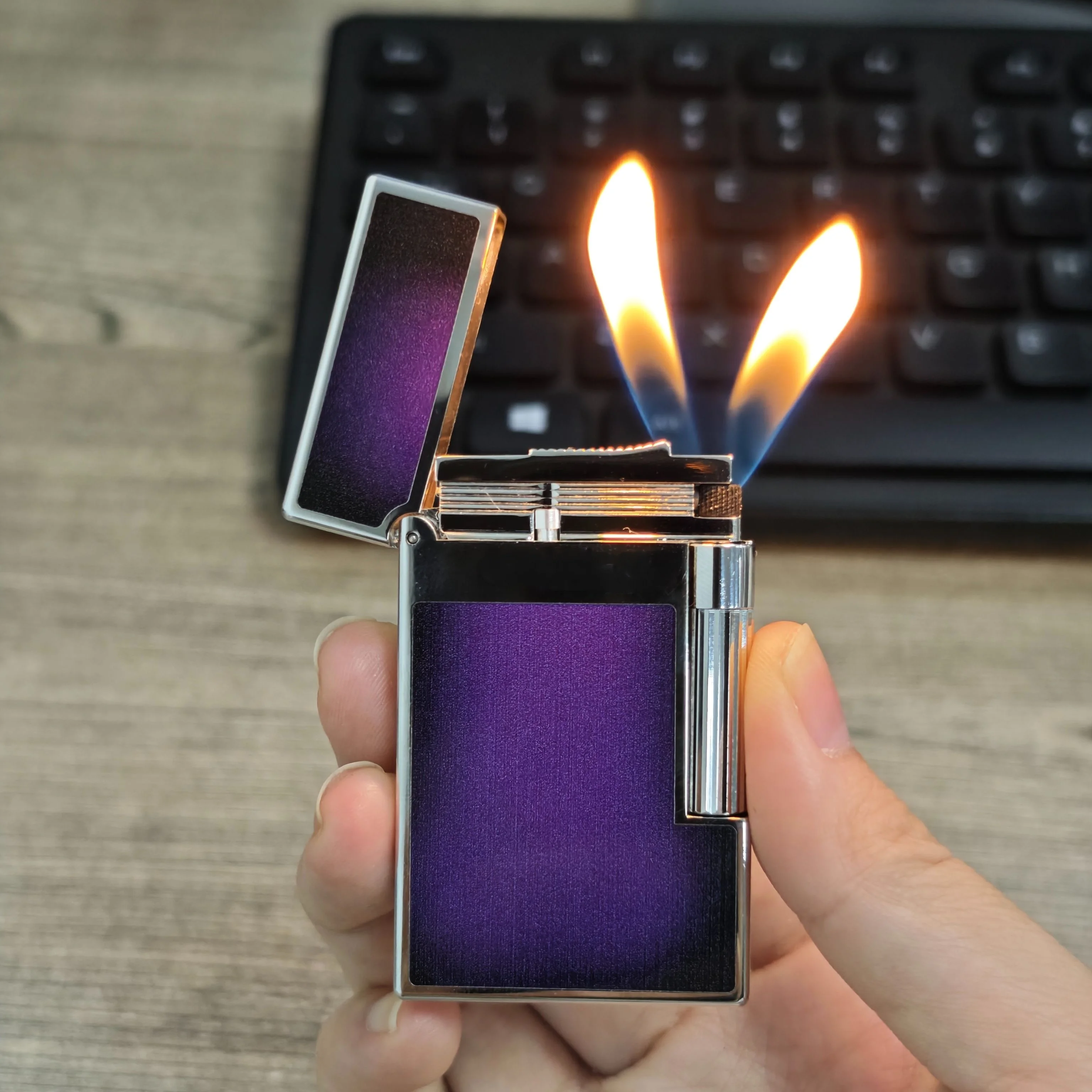 Уникальная градиентная фиолетовая зажигалка Lighter Line 2, металлическая, газовая, для мужчин
Уникальная градиентная фиолетовая зажигалка Lighter Line 2, металлическая, газовая, для мужчин
