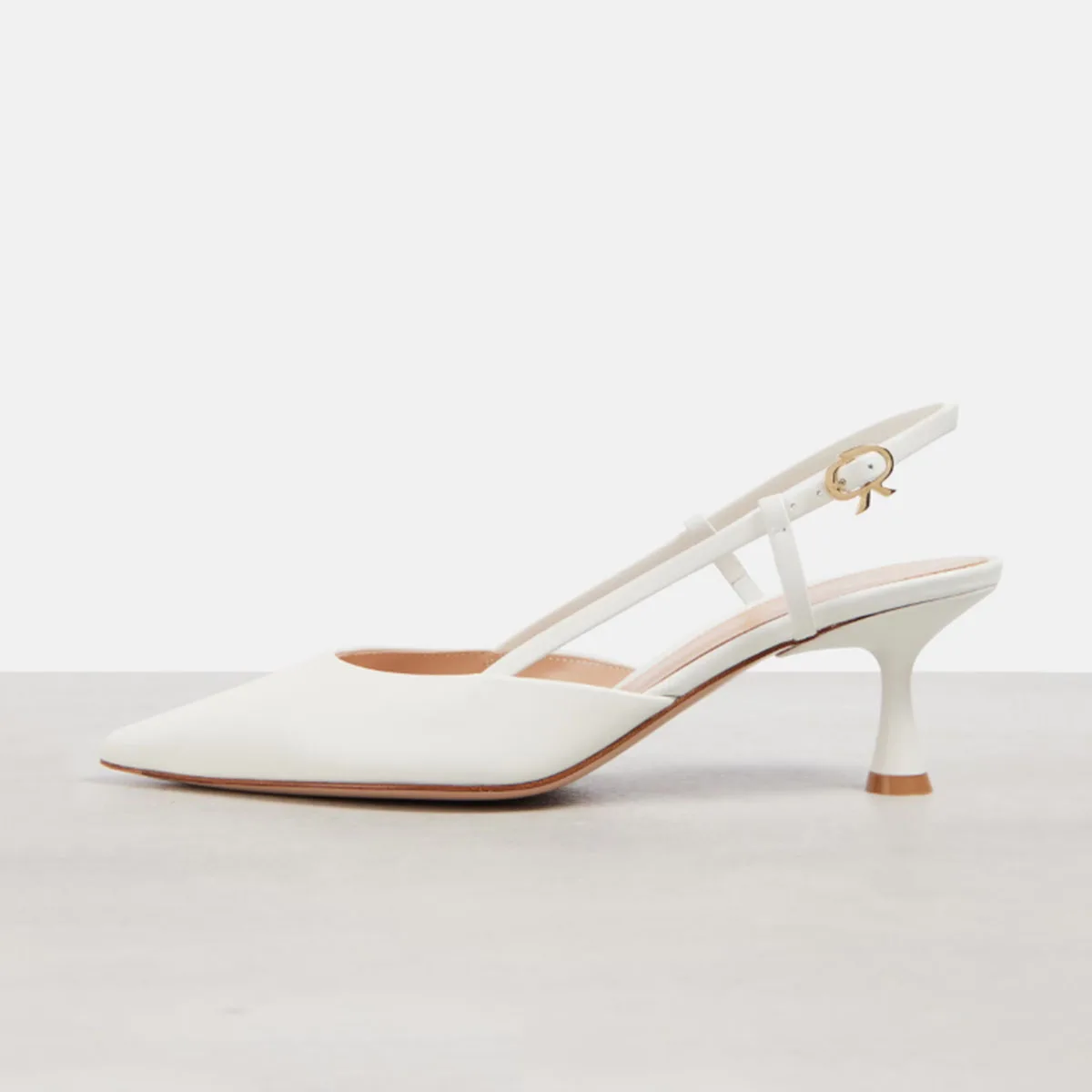 Arden Furtado Summer White Cowhide Pointed-Toe Stilettos Heels Rear Trip Belt Closed Toe Sandals Buckle Strap Modern Sandals
Arden Furtado Summer White Cowhide Pointed-Toe Stilettos Heels Rear Trip Belt Closed Toe Sandals Buckle Strap Modern Sandals