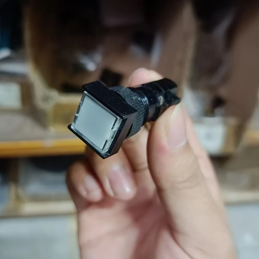 10 шт./лот 71.186.4421 G2.164.1737 SM102 MO CPC кнопка
10 шт./лот 71.186.4421 G2.164.1737 SM102 MO CPC кнопка