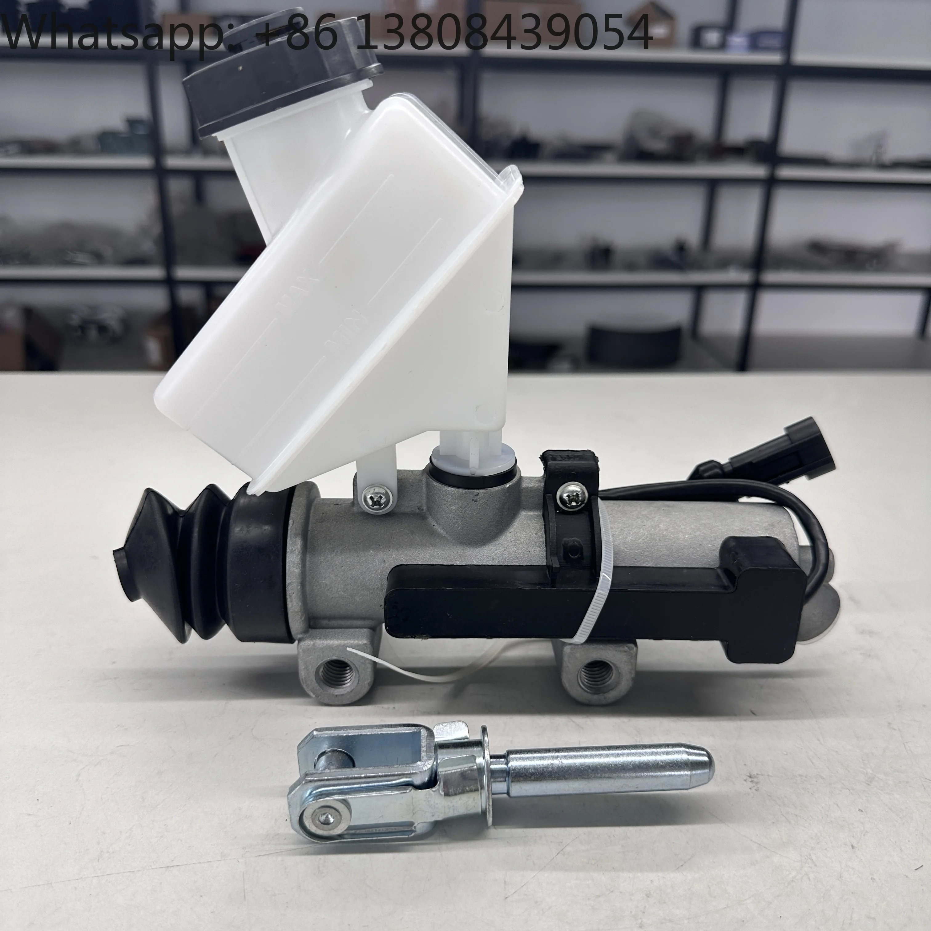 For IVECO Eurostar Clutch Master Cylinder 41211006 41285356
For IVECO Eurostar Clutch Master Cylinder 41211006 41285356